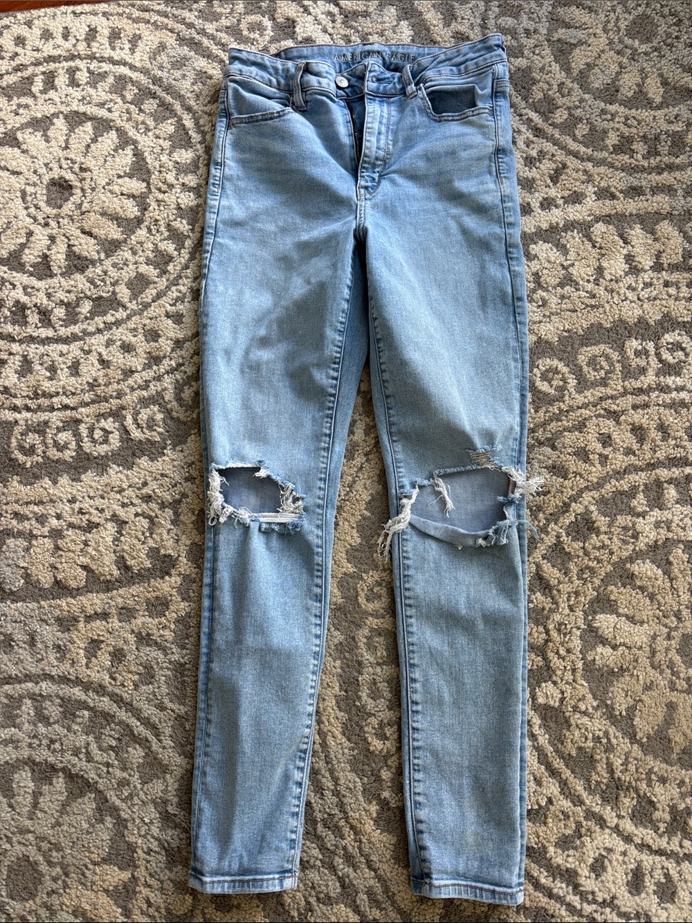 American Eagle Outfitters Light Blue Distressed Skinny Jeans size 10 long